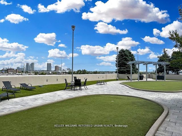 1609 - 125 Village Green Sq