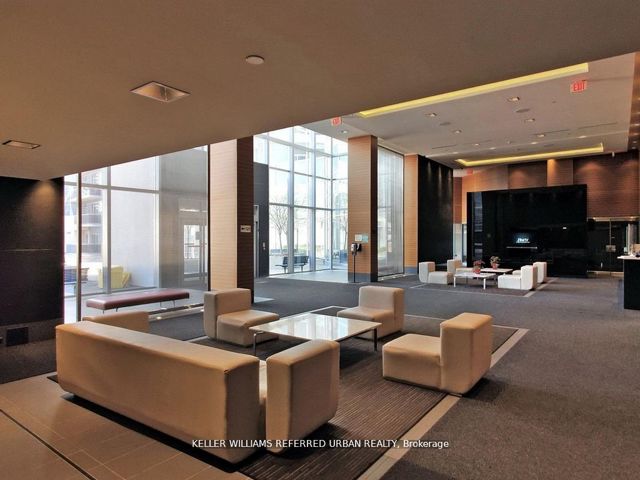 1609 - 125 Village Green Sq