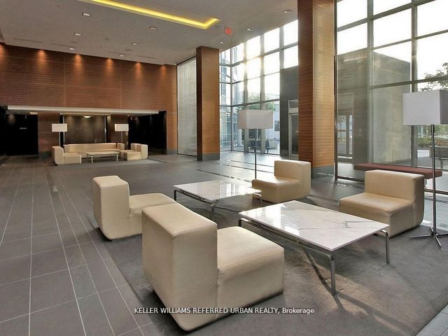 1609 - 125 Village Green Sq