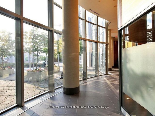 1609 - 125 Village Green Sq