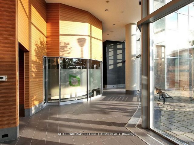 1609 - 125 Village Green Sq