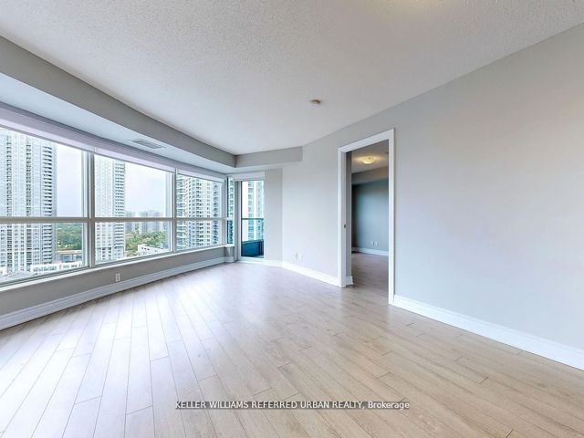 1609 - 125 Village Green Sq