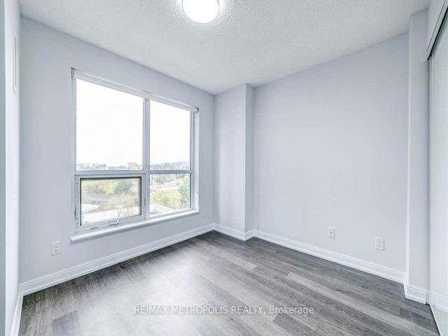 507 - 255 Village Green Sq