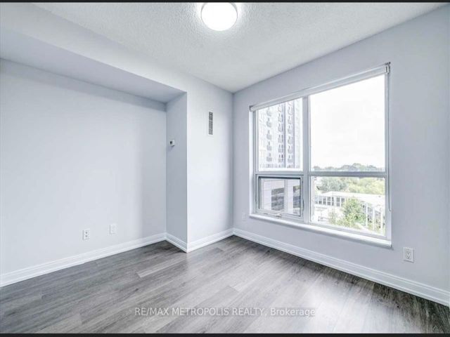 507 - 255 Village Green Sq