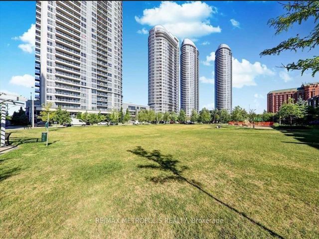 507 - 255 Village Green Sq