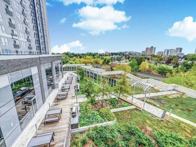 507 - 255 Village Green Sq