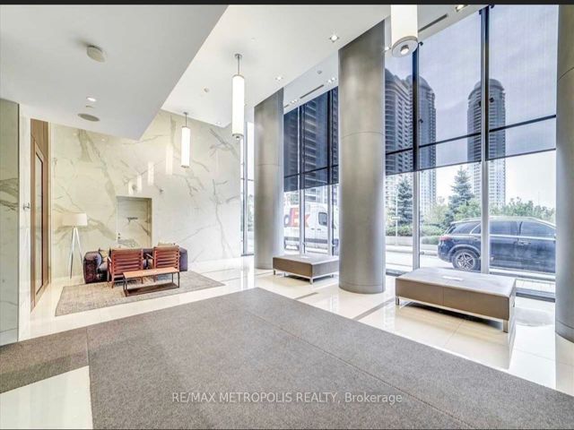 507 - 255 Village Green Sq