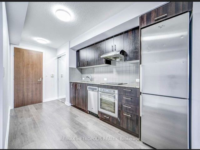 507 - 255 Village Green Sq