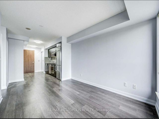 507 - 255 Village Green Sq