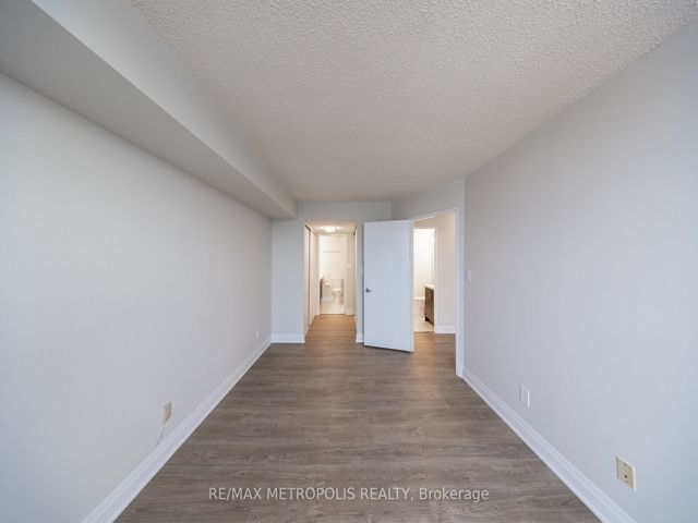 1110 - 400 McLevin Ave