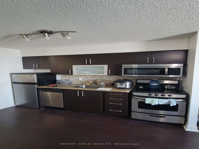 2707 - 50 Town Centre Crt