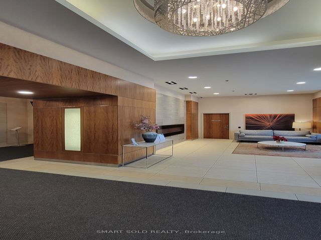 2707 - 50 Town Centre Crt