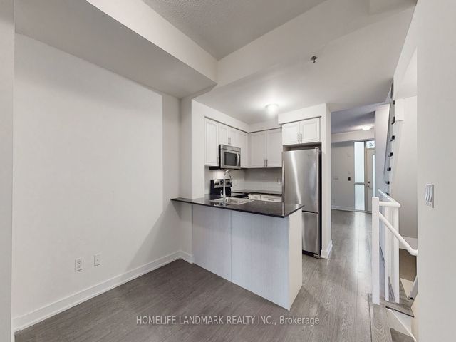 TH14 - 175 Bonis Ave