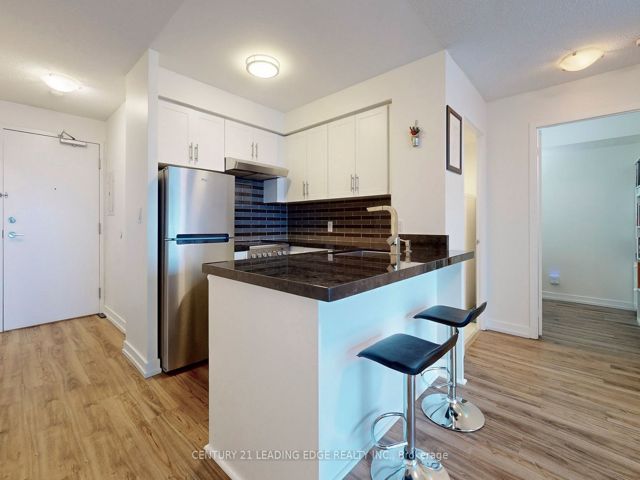 1002 - 38 Lee Centre Dr