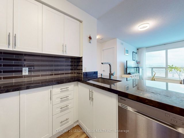 1002 - 38 Lee Centre Dr