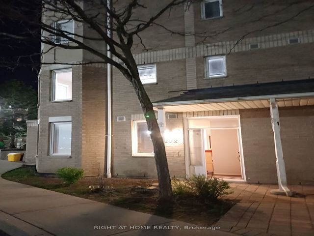 212 - 29 Rosebank Dr