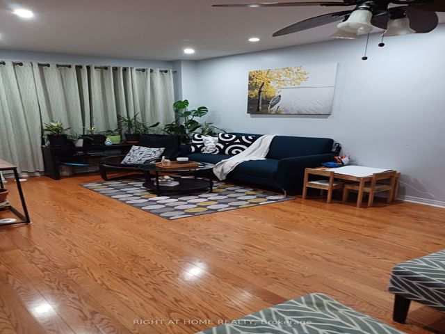 212 - 29 Rosebank Dr