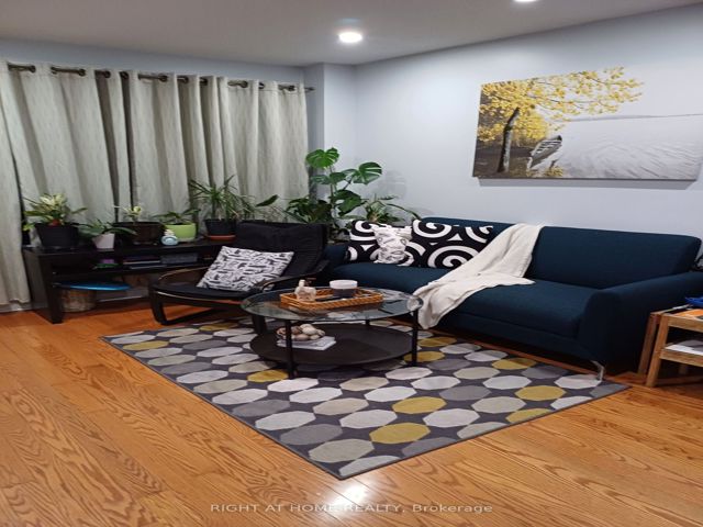 212 - 29 Rosebank Dr
