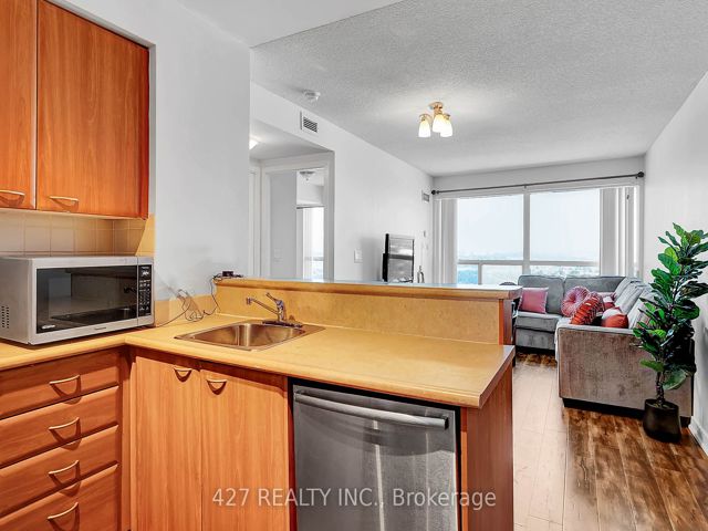 2701 - 38 lee centre Dr E