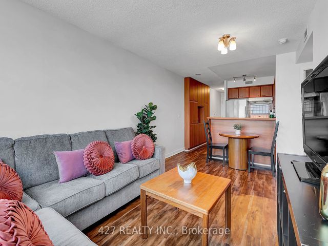 2701 - 38 lee centre Dr E