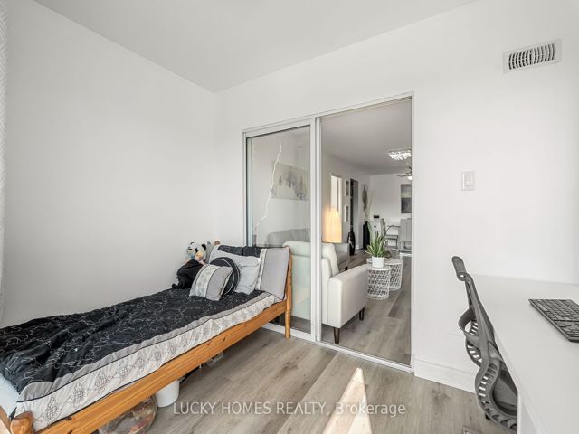 312 - 39 Kimbercroft Crt