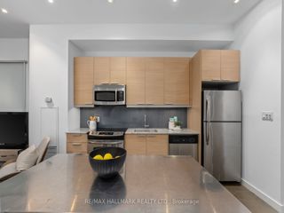 103 - 625 Queen St E