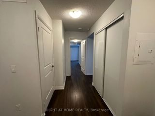 501 - 30 Meadowglen Pl