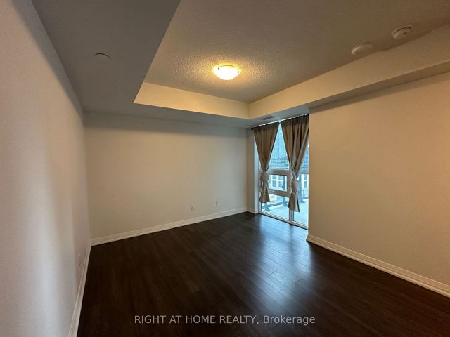 501 - 30 Meadowglen Pl