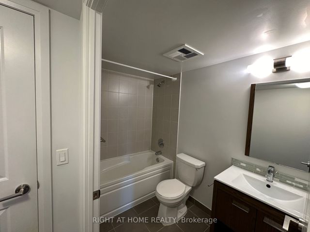 501 - 30 Meadowglen Pl