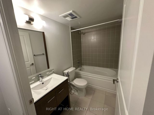 501 - 30 Meadowglen Pl