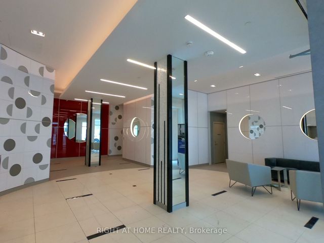 501 - 30 Meadowglen Pl