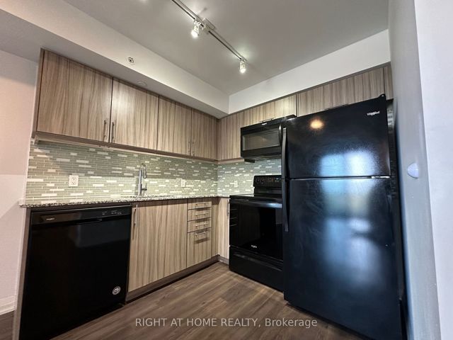 501 - 30 Meadowglen Pl