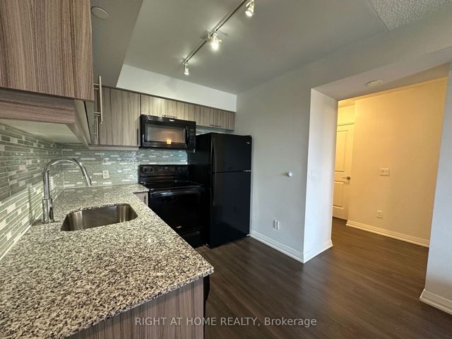 501 - 30 Meadowglen Pl