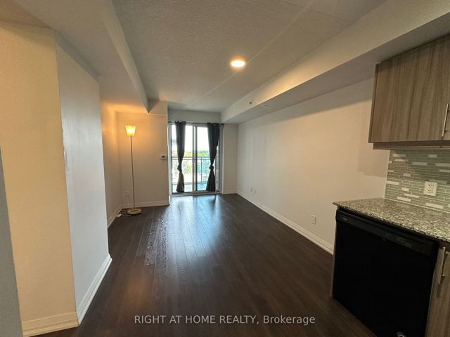 501 - 30 Meadowglen Pl
