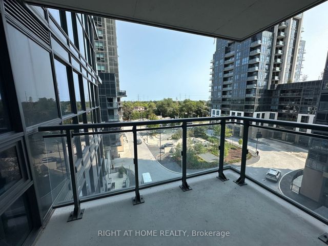 501 - 30 Meadowglen Pl