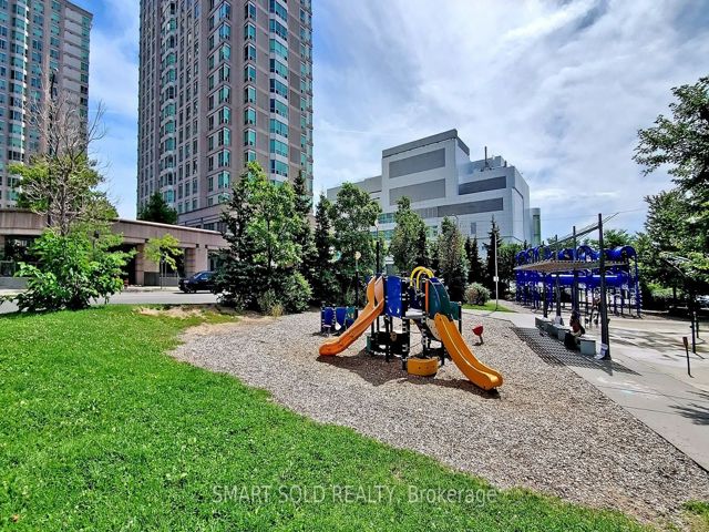 2307 - 38 Lee Centre Dr