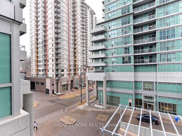 307 - 70 Town Centre Crt