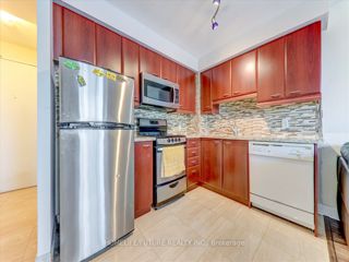 1905 - 36 Lee Centre Dr