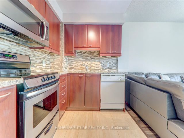 1905 - 36 Lee Centre Dr