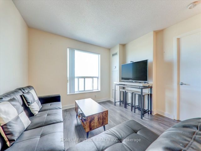 1905 - 36 Lee Centre Dr