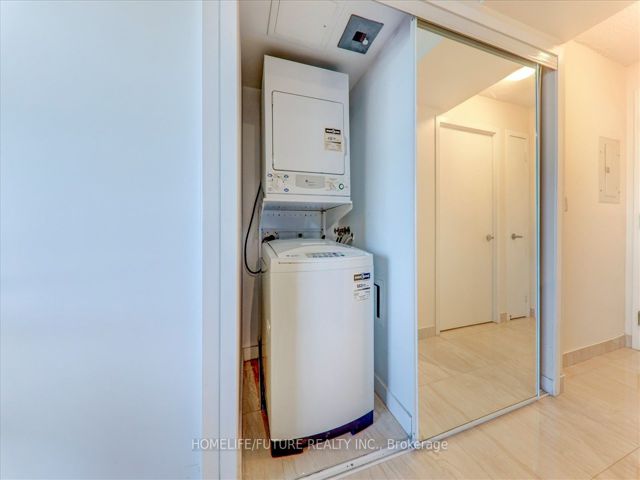 1905 - 36 Lee Centre Dr