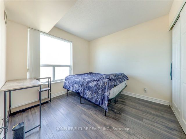 1905 - 36 Lee Centre Dr