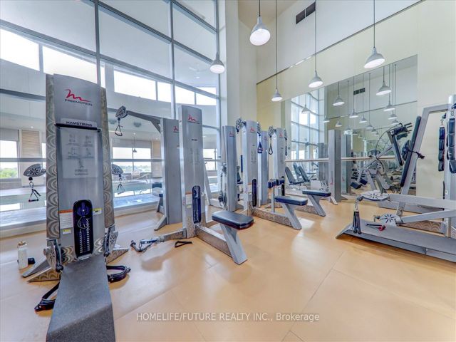 1905 - 36 Lee Centre Dr