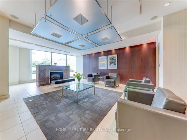 1905 - 36 Lee Centre Dr