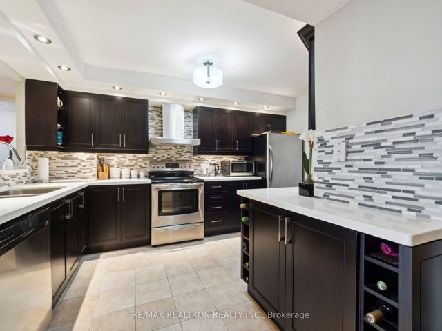 1007 - 4727 Sheppard Ave E