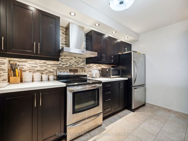 1007 - 4727 Sheppard Ave E