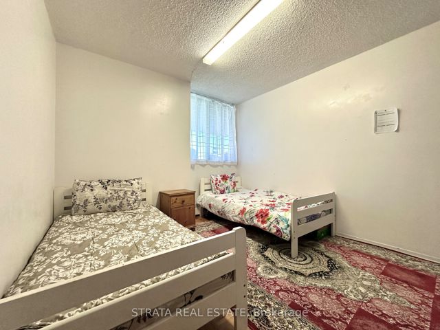 906 - 3380 Eglinton Ave E