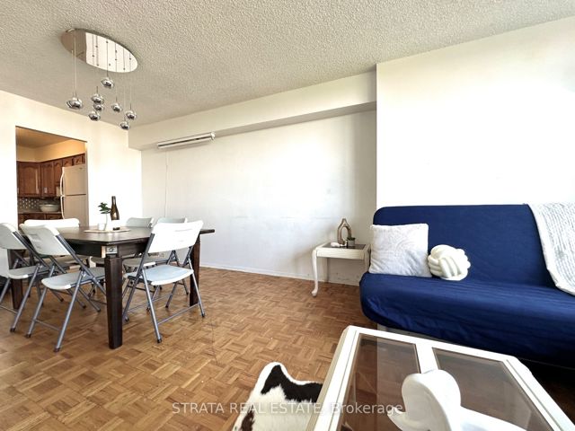 906 - 3380 Eglinton Ave E