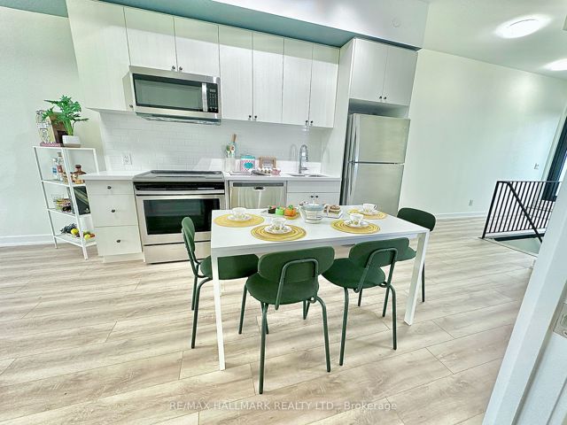 Ph 924 - 2799 Kingston Rd