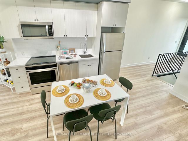 Ph 924 - 2799 Kingston Rd